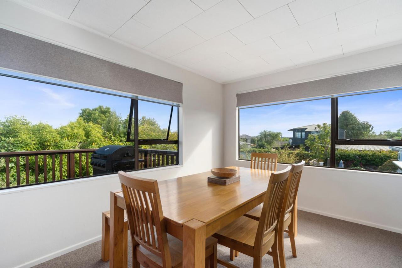 Rainbow Lake House - Lake Taupo Holiday Home Dış mekan fotoğraf