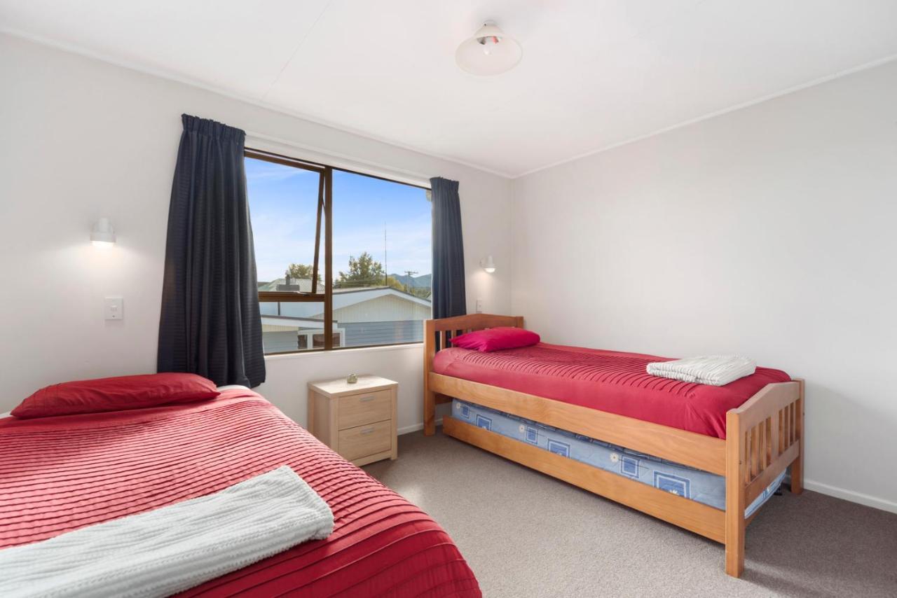 Rainbow Lake House - Lake Taupo Holiday Home Dış mekan fotoğraf